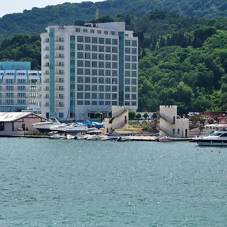 Glarus Hotel 4*